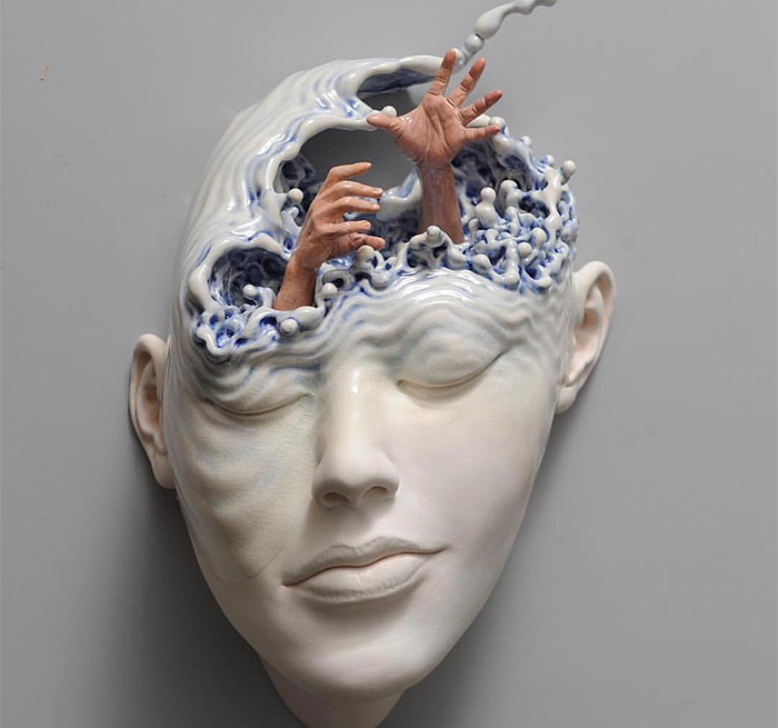 המסתורי שיש ביניהם