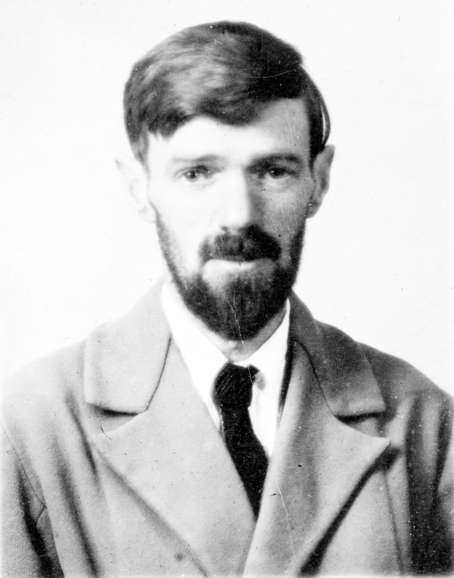 D H Lawrence passport photograph