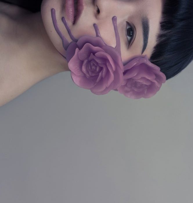 לוטאן יושבת